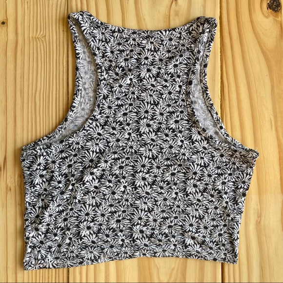 Black & White Floral Halter Crop Top Aeropostale - Picture 4 of 4